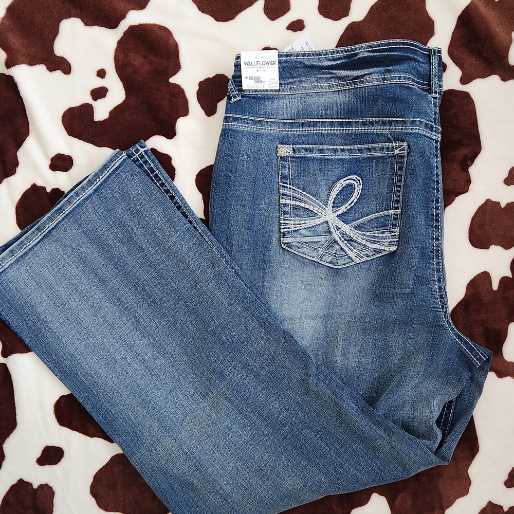 Wallflower Women's Classic Blue Boot Cut Jeans